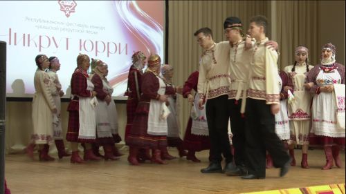 В Нурлате парней провожали в армию с чувашскими песнями