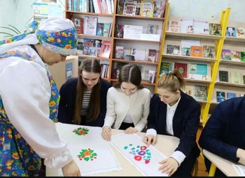 В Селенгушах детям раскрыли секреты народных узоров