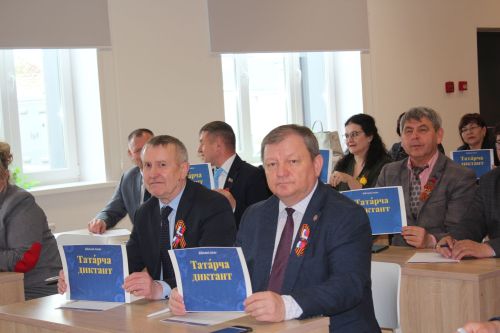 В Нурлате прошел «Татарча диктант»: сотни горожан проверили знание родного языка