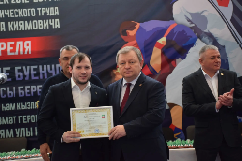 В Нурлате проходит первенство Татарстана по борьбе на поясах
