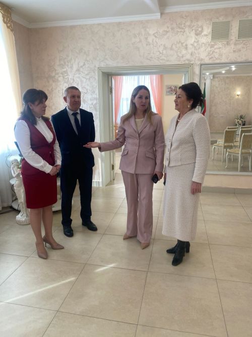Руководитель ЗАГС Татарстана оценила работу нурлатского отдела