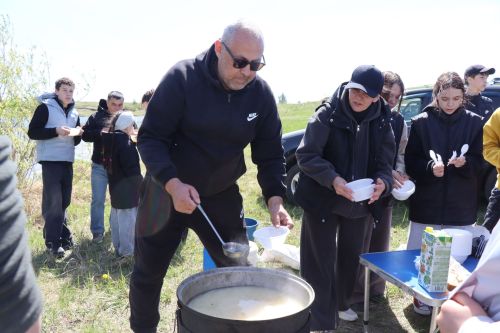 В Нурлате в девятый раз прошла масштабная акция по зарыблению водоема