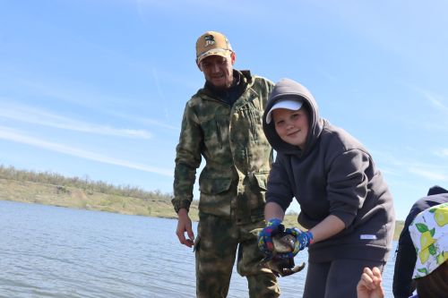 В Нурлате в девятый раз прошла масштабная акция по зарыблению водоема