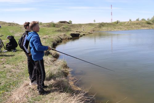 В Нурлате в девятый раз прошла масштабная акция по зарыблению водоема