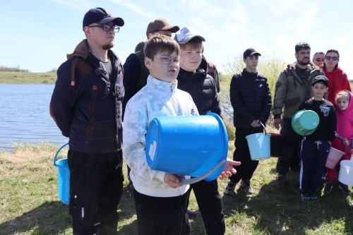 В Нурлате в девятый раз прошла масштабная акция по зарыблению водоема