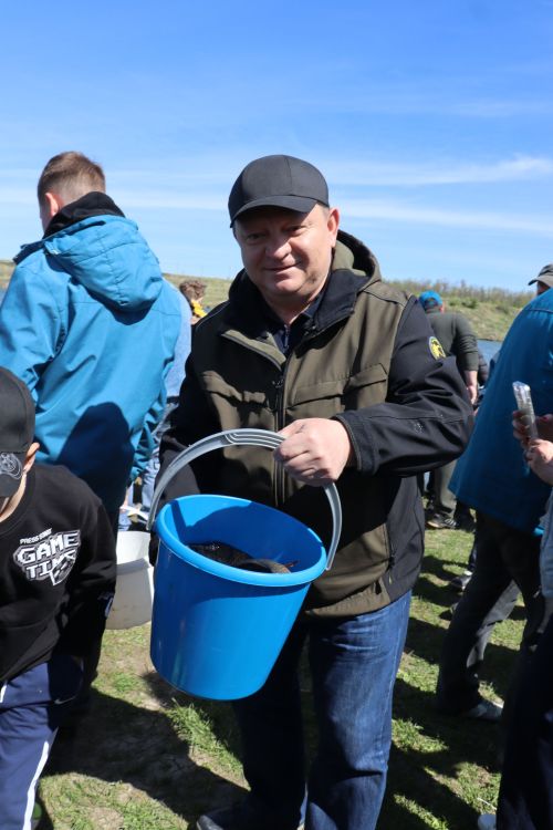 В Нурлате в девятый раз прошла масштабная акция по зарыблению водоема