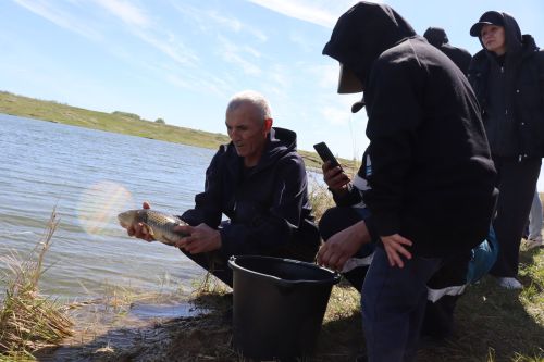 В Нурлате в девятый раз прошла масштабная акция по зарыблению водоема