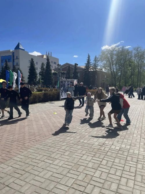 Спортивный май: как Нурлат встретил праздник на Центральной площади
