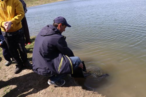 В Нурлате в девятый раз прошла масштабная акция по зарыблению водоема