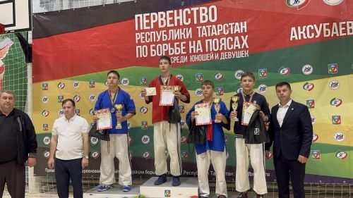 Юные борцы из Нурлата взяли три «золота» в Аксубаеве