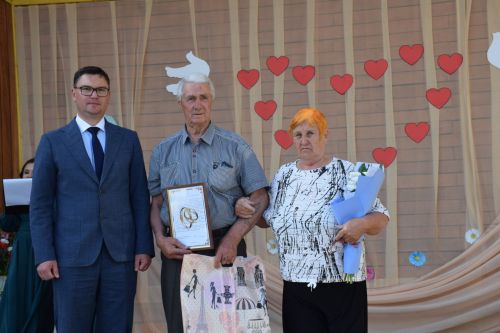 В Нурлате отметили Международный день семьи чествованием золотых юбиляров и многодетных