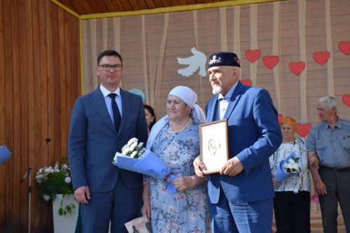В Нурлате отметили Международный день семьи чествованием золотых юбиляров и многодетных