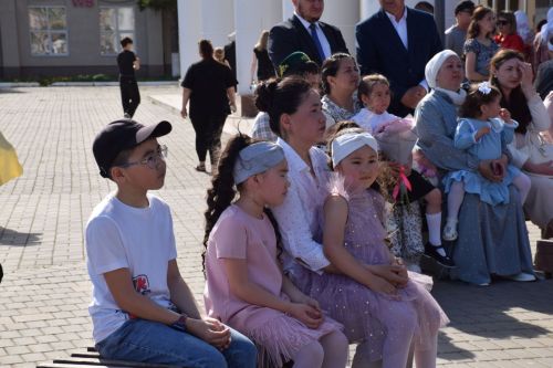 В Нурлате отметили Международный день семьи чествованием золотых юбиляров и многодетных