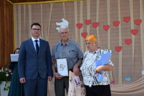 В Нурлате отметили Международный день семьи чествованием золотых юбиляров и многодетных