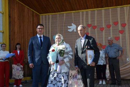 В Нурлате отметили Международный день семьи чествованием золотых юбиляров и многодетных