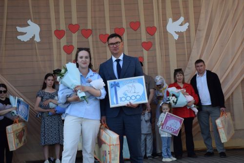 В Нурлате отметили Международный день семьи чествованием золотых юбиляров и многодетных