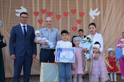 В Нурлате отметили Международный день семьи чествованием золотых юбиляров и многодетных