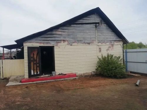 Пожар в Красномайском уничтожил дом и постройки: ущерб 3 млн рублей