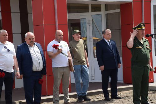 В Якушкине увековечили память погибших героев СВО