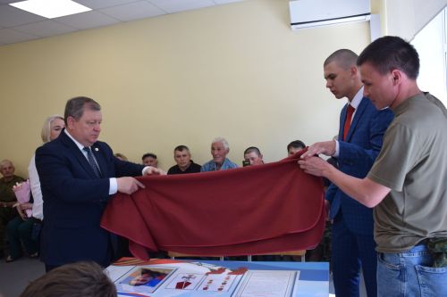 В Якушкине увековечили память погибших героев СВО