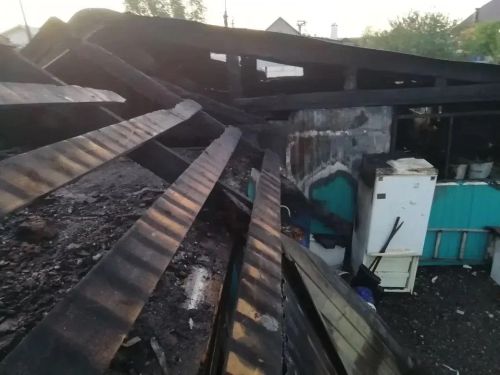 В Нурлате локализовали пожар в бане и сарае за 18 минут: пострадавших нет