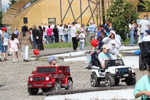 В центральном парке Нурлата ярко и весело отметили День защиты детей
