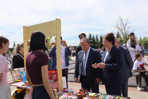 В центральном парке Нурлата ярко и весело отметили День защиты детей