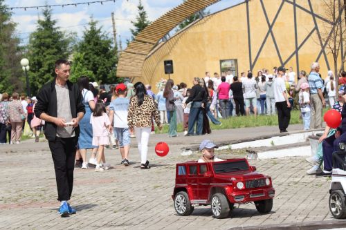 В центральном парке Нурлата ярко и весело отметили День защиты детей