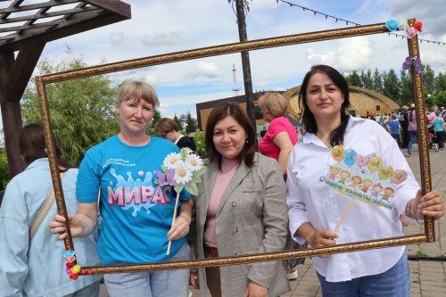 В центральном парке Нурлата ярко и весело отметили День защиты детей