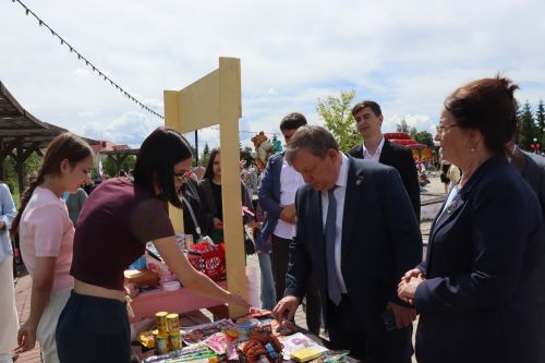 В центральном парке Нурлата ярко и весело отметили День защиты детей