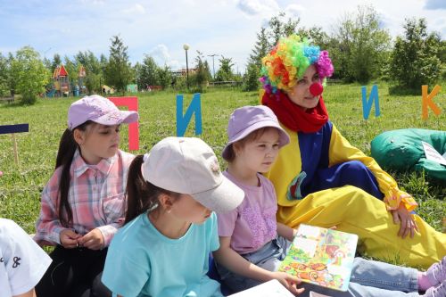 В центральном парке Нурлата ярко и весело отметили День защиты детей