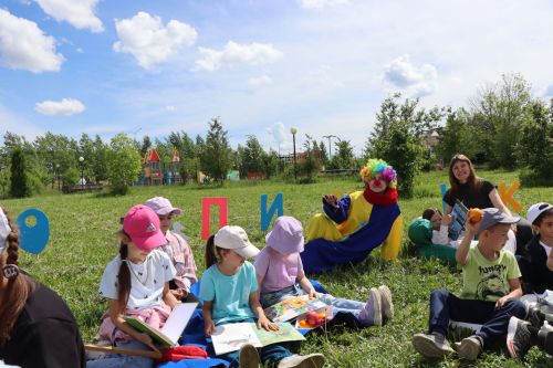 В центральном парке Нурлата ярко и весело отметили День защиты детей