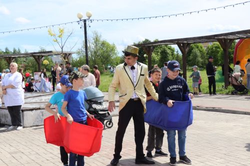 В центральном парке Нурлата ярко и весело отметили День защиты детей