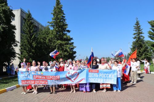 Единство народов: в Нурлате ко Дню России состоялся Парад дружбы