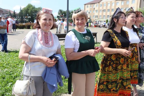 День России в Нурлате отметили масштабным хороводом дружбы