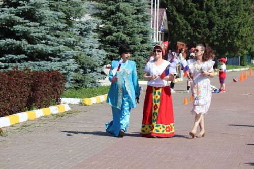 Единство народов: в Нурлате ко Дню России состоялся Парад дружбы