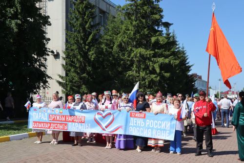 Единство народов: в Нурлате ко Дню России состоялся Парад дружбы