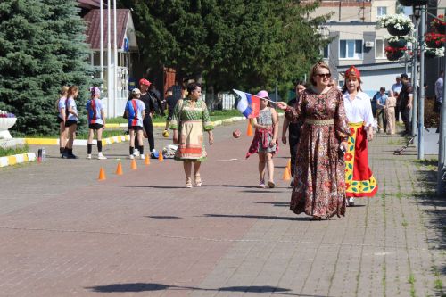 Единство народов: в Нурлате ко Дню России состоялся Парад дружбы