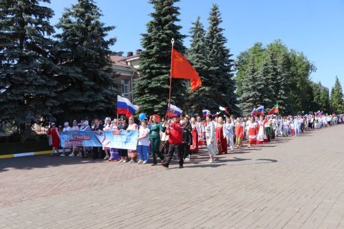 Единство народов: в Нурлате ко Дню России состоялся Парад дружбы