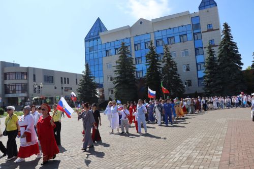 Единство народов: в Нурлате ко Дню России состоялся Парад дружбы