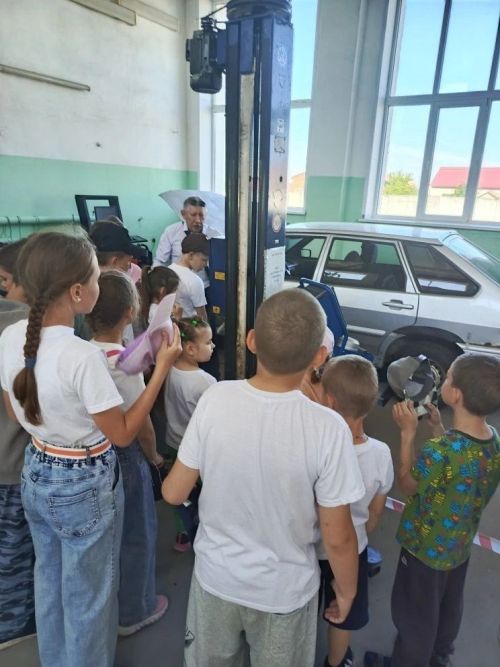 Ученики школы №8 Нурлата посетили с экскурсией Нурлатский аграрный техникум