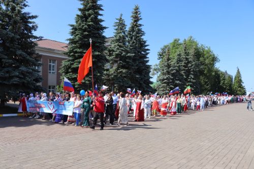Единство народов: в Нурлате ко Дню России состоялся Парад дружбы