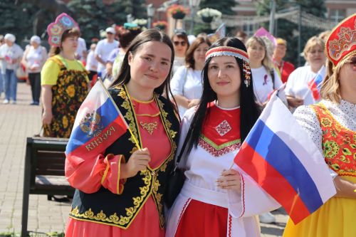 День России в Нурлате отметили масштабным хороводом дружбы