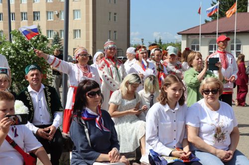 День России в Нурлате отметили масштабным хороводом дружбы
