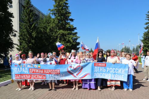 Единство народов: в Нурлате ко Дню России состоялся Парад дружбы