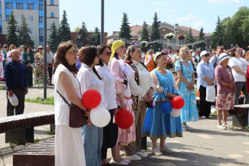 День России в Нурлате отметили масштабным хороводом дружбы