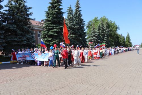Единство народов: в Нурлате ко Дню России состоялся Парад дружбы