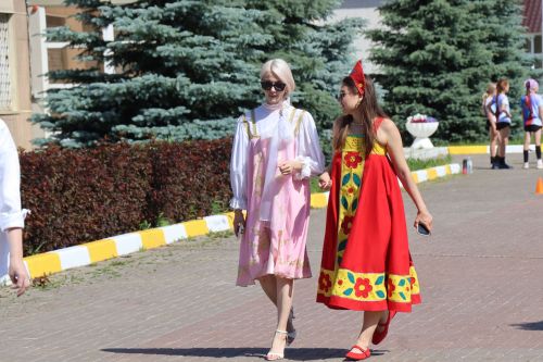 Единство народов: в Нурлате ко Дню России состоялся Парад дружбы