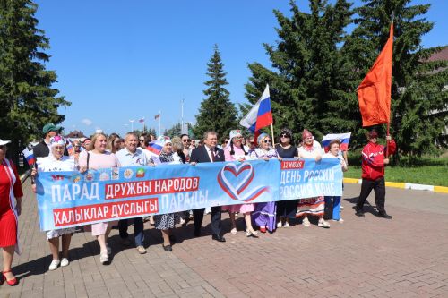 Единство народов: в Нурлате ко Дню России состоялся Парад дружбы