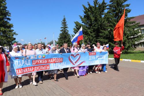 Единство народов: в Нурлате ко Дню России состоялся Парад дружбы